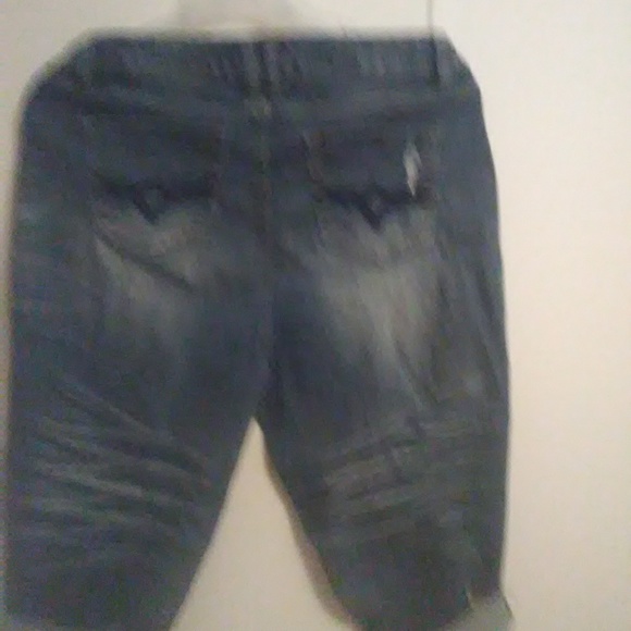 Capris - Picture 3 of 3